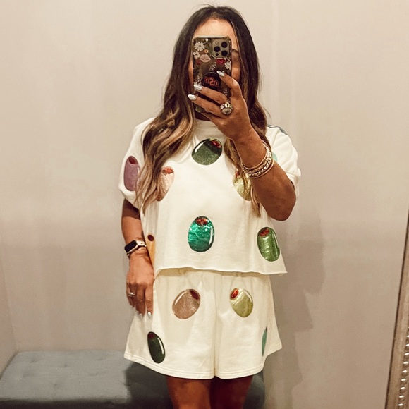 QUEEN OF SPARKLES Sequin Allover OLIVES ShortSleeve Top NWT - Picture 6 of 7